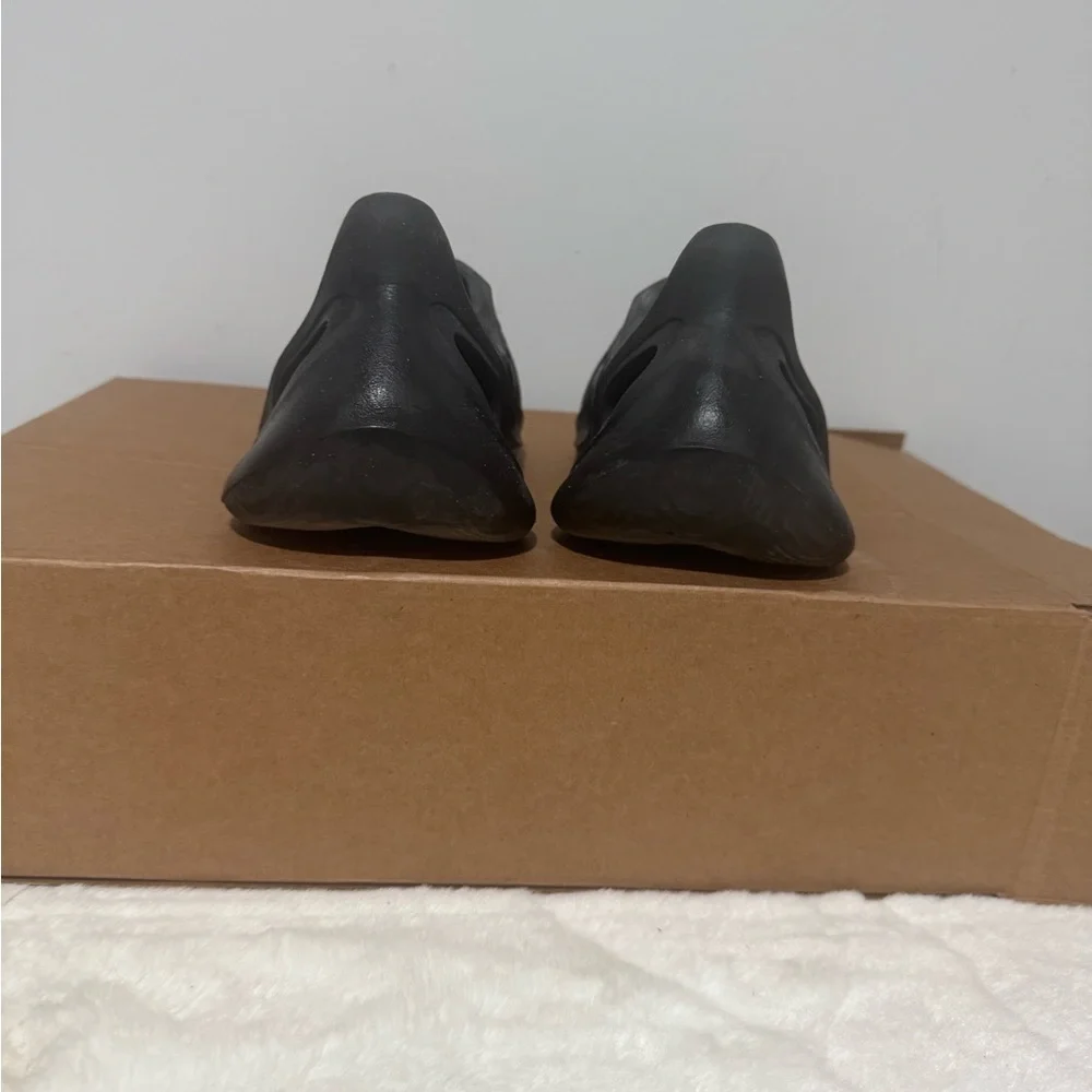 Adidas YEEZY Foam Runners, Men- size 9